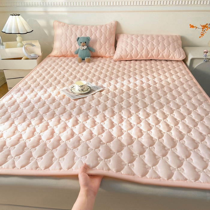 91家纺网 家纺一手货源 找家纺 LIFE.丽芙 2025新款水洗原棉单件蝴蝶结绗缝夹棉床褥垫子三件套 蝴蝶结床褥垫-奶油粉