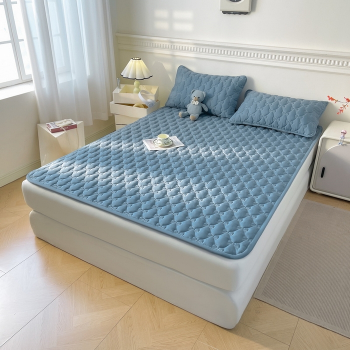 91家纺网 家纺一手货源 找家纺 LIFE.丽芙 2025新款水洗原棉单件蝴蝶结绗缝夹棉床褥垫子三件套 蝴蝶结床褥垫-宾利蓝