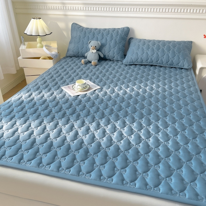 91家纺网 家纺一手货源 找家纺 LIFE.丽芙 2025新款水洗原棉单件蝴蝶结绗缝夹棉床褥垫子三件套 蝴蝶结床褥垫-宾利蓝