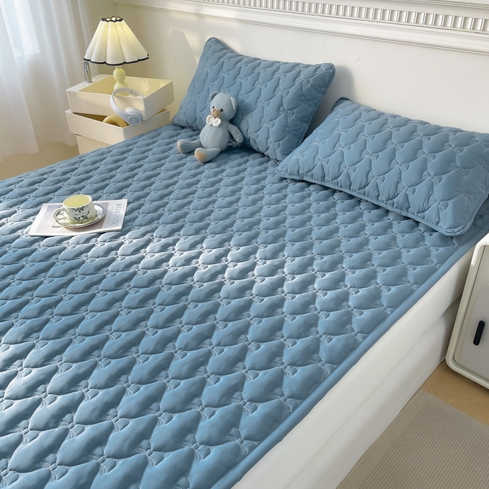 91家纺网 家纺一手货源 找家纺 LIFE.丽芙 2025新款水洗原棉单件蝴蝶结绗缝夹棉床褥垫子三件套 蝴蝶结床褥垫-宾利蓝