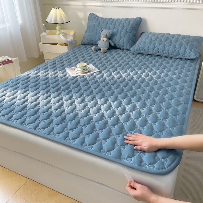 91家纺网 家纺一手货源 找家纺 LIFE.丽芙 2025新款水洗原棉单件蝴蝶结绗缝夹棉床褥垫子三件套 蝴蝶结床褥垫-宾利蓝