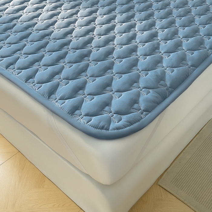 91家纺网 家纺一手货源 找家纺 LIFE.丽芙 2025新款水洗原棉单件蝴蝶结绗缝夹棉床褥垫子三件套 蝴蝶结床褥垫-宾利蓝