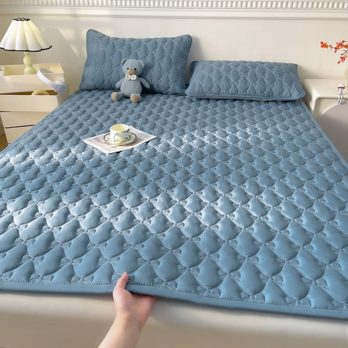 91家纺网 家纺一手货源 找家纺 LIFE.丽芙 2025新款水洗原棉单件蝴蝶结绗缝夹棉床褥垫子三件套 蝴蝶结床褥垫-宾利蓝