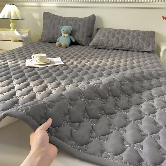 91家纺网 家纺一手货源 找家纺 LIFE.丽芙 2025新款水洗原棉单件蝴蝶结绗缝夹棉床褥垫子三件套 蝴蝶结床褥垫-高级灰