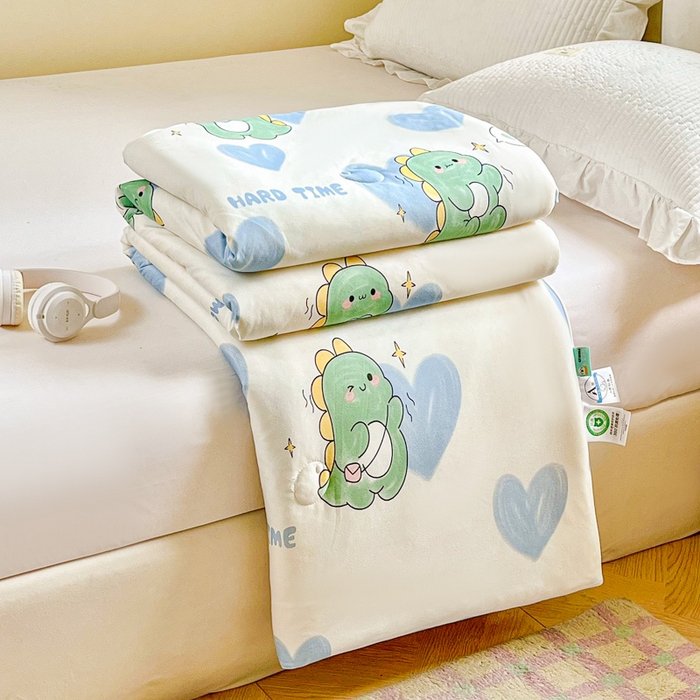 91家纺网 家纺一手货源 找家纺 小叮当家纺仓储工厂店 2026新款（全花型全花型大货 不断货）宝宝被子豆豆绒牛奶针织棉被子儿童被子豆豆被大豆被春秋被秋冬被 牛奶针织被-幸运独角龙