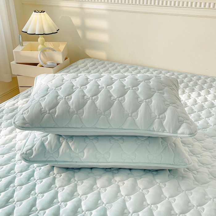 91家纺网 家纺一手货源 找家纺 LIFE.丽芙 2025新款水洗原棉单件蝴蝶结绗缝夹棉床褥垫子三件套 蝴蝶结床褥垫-天空蓝