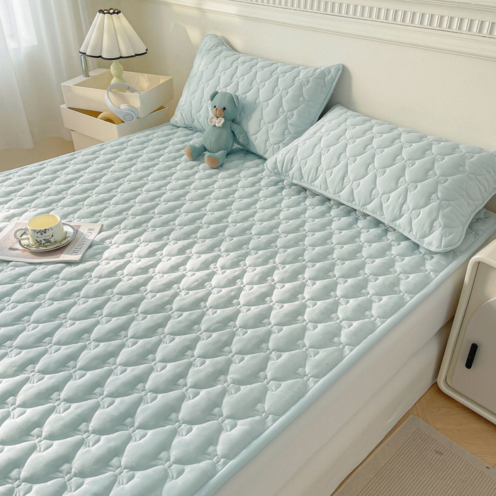 91家纺网 家纺一手货源 找家纺 LIFE.丽芙 2025新款水洗原棉单件蝴蝶结绗缝夹棉床褥垫子三件套 蝴蝶结床褥垫-天空蓝