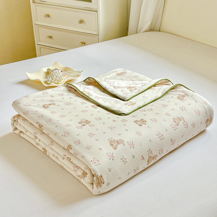 91家纺网 家纺一手货源 找家纺 小叮当家纺仓储工厂店 2026新款（全花型全花型大货 不断货）宝宝被子豆豆绒牛奶针织棉被子儿童被子豆豆被大豆被春秋被秋冬被 牛奶针织被-熊兔恋记