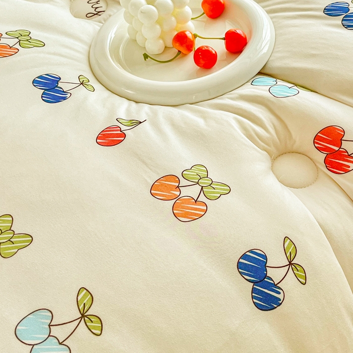 91家纺网 家纺一手货源 找家纺 小叮当家纺仓储工厂店 2026新款（全花型全花型大货 不断货）宝宝被子豆豆绒牛奶针织棉被子儿童被子豆豆被大豆被春秋被秋冬被 牛奶针织被-樱桃画