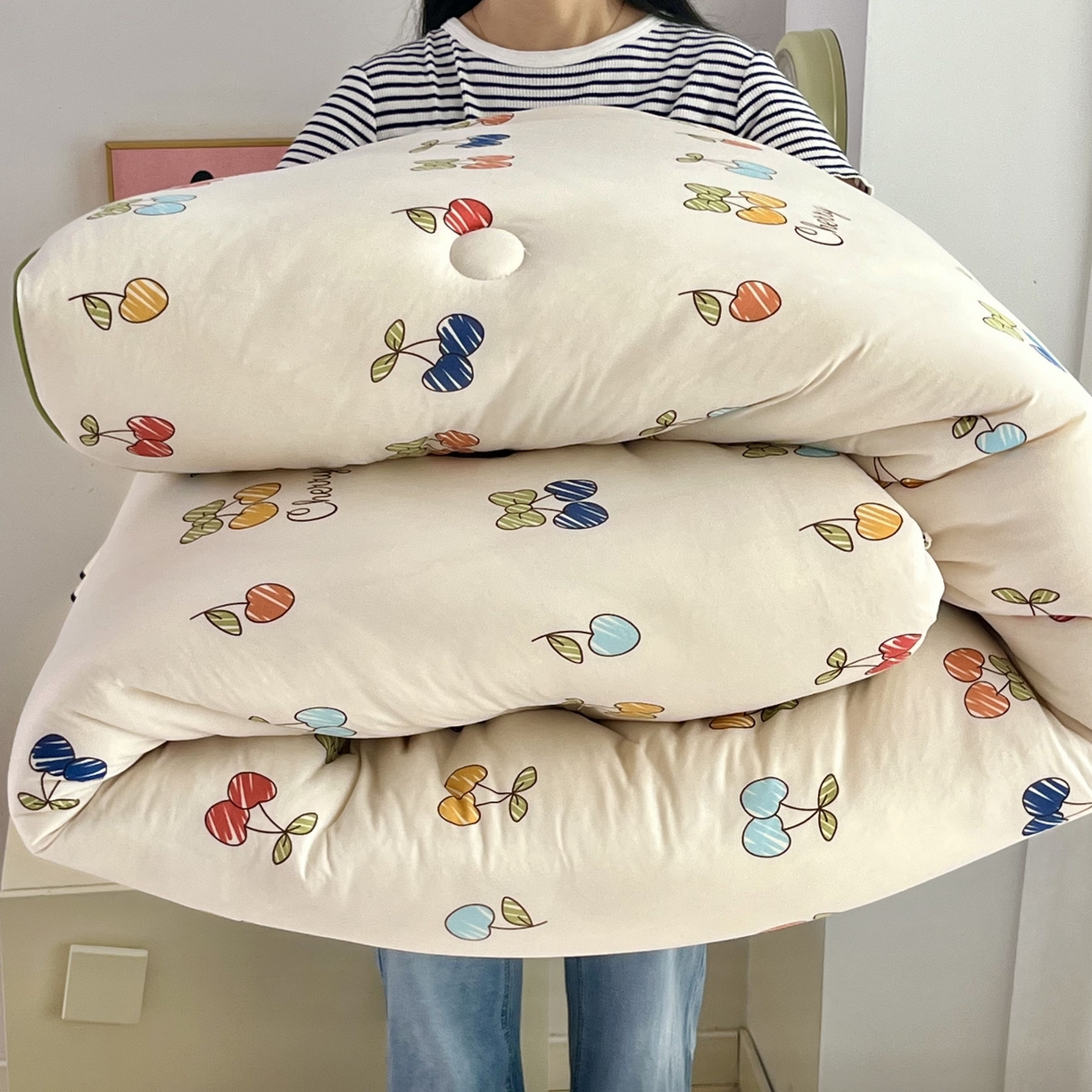 91家纺网 家纺一手货源 找家纺 小叮当家纺仓储工厂店 2026新款（全花型全花型大货 不断货）宝宝被子豆豆绒牛奶针织棉被子儿童被子豆豆被大豆被春秋被秋冬被 牛奶针织被-樱桃画