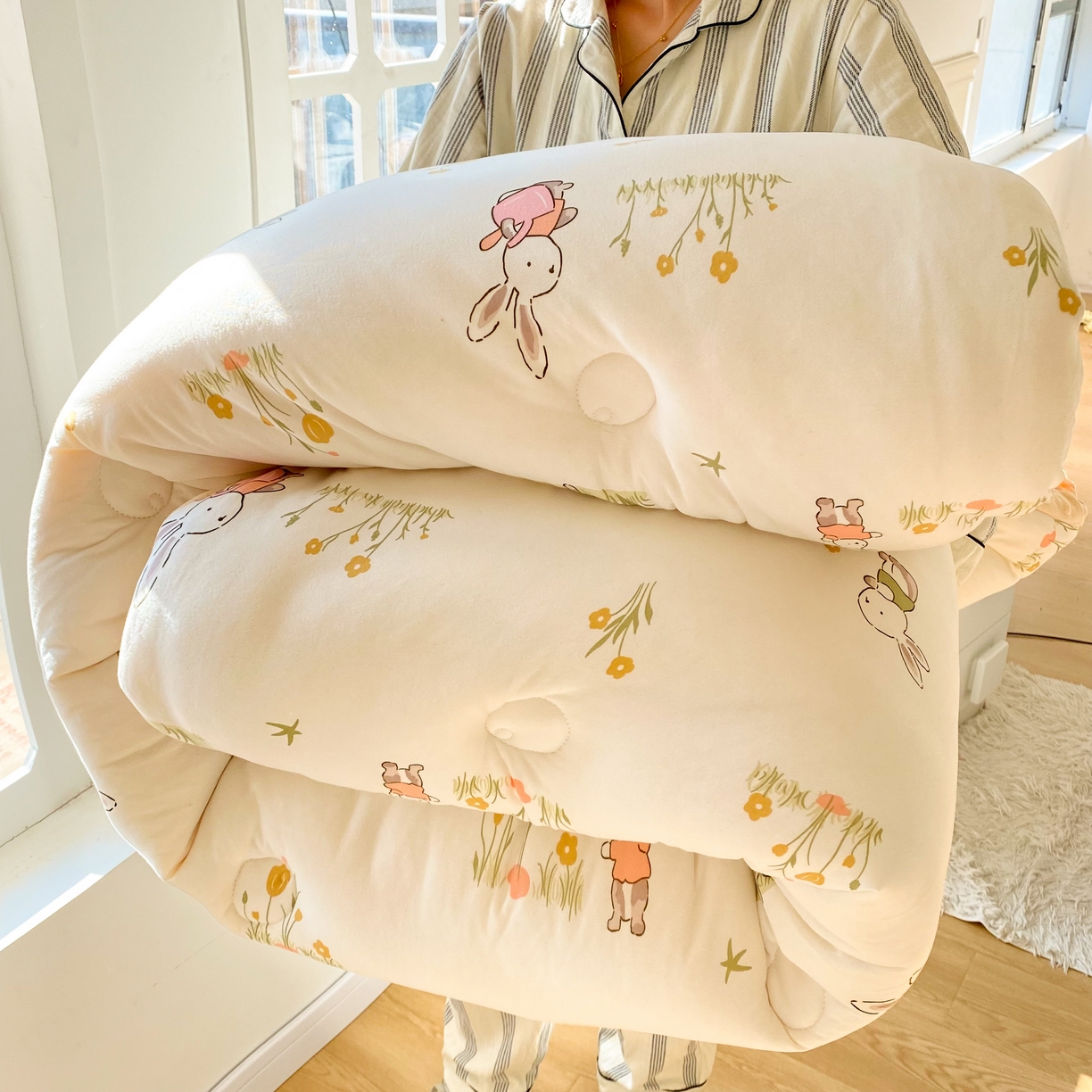 91家纺网 家纺一手货源 找家纺 小叮当家纺仓储工厂店 2026新款（全花型全花型大货 不断货）宝宝被子豆豆绒牛奶针织棉被子儿童被子豆豆被大豆被春秋被秋冬被 展示图 抱拍