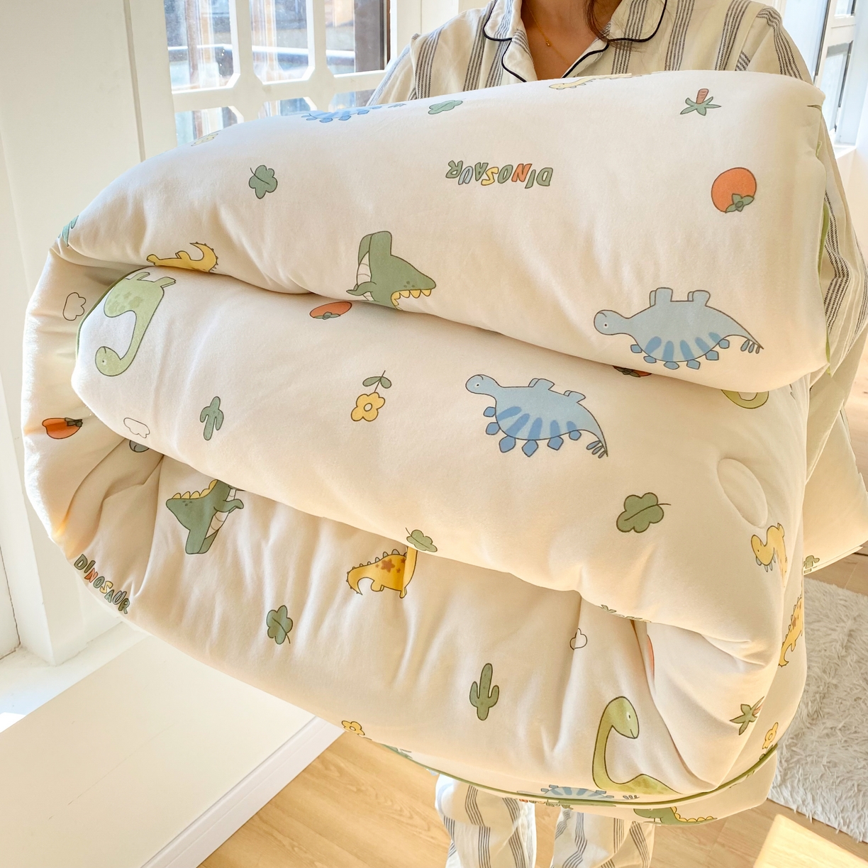 91家纺网 家纺一手货源 找家纺 小叮当家纺仓储工厂店 2026新款（全花型全花型大货 不断货）宝宝被子豆豆绒牛奶针织棉被子儿童被子豆豆被大豆被春秋被秋冬被 展示图 抱拍