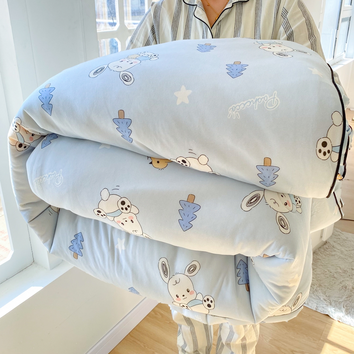 91家纺网 家纺一手货源 找家纺 小叮当家纺仓储工厂店 2026新款（全花型全花型大货 不断货）宝宝被子豆豆绒牛奶针织棉被子儿童被子豆豆被大豆被春秋被秋冬被 展示图 抱拍