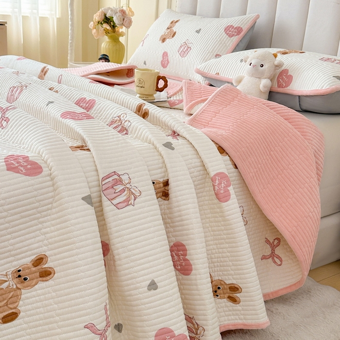 91家纺网 家纺一手货源 找家纺 （总）LIFE.丽芙 2025新款A类四季可用A版全棉数码印花B版牛奶绒单件夹棉炕盖床盖三件套