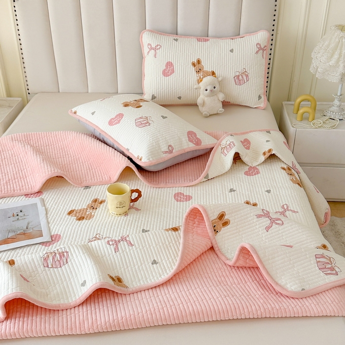 91家纺网 家纺一手货源 找家纺 （总）LIFE.丽芙 2025新款A类四季可用A版全棉数码印花B版牛奶绒单件夹棉炕盖床盖三件套