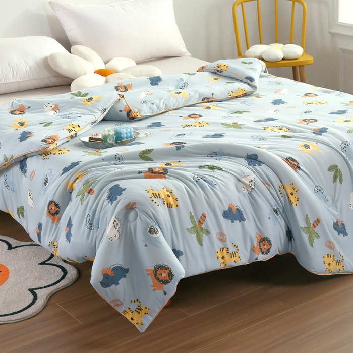 91家纺网 家纺一手货源 找家纺 小叮当家纺仓储工厂店 2026新款（全花型全花型大货 不断货）宝宝被子豆豆绒牛奶针织棉被子儿童被子豆豆被大豆被春秋被秋冬被 森林日记【A类针织棉面料母婴可用】