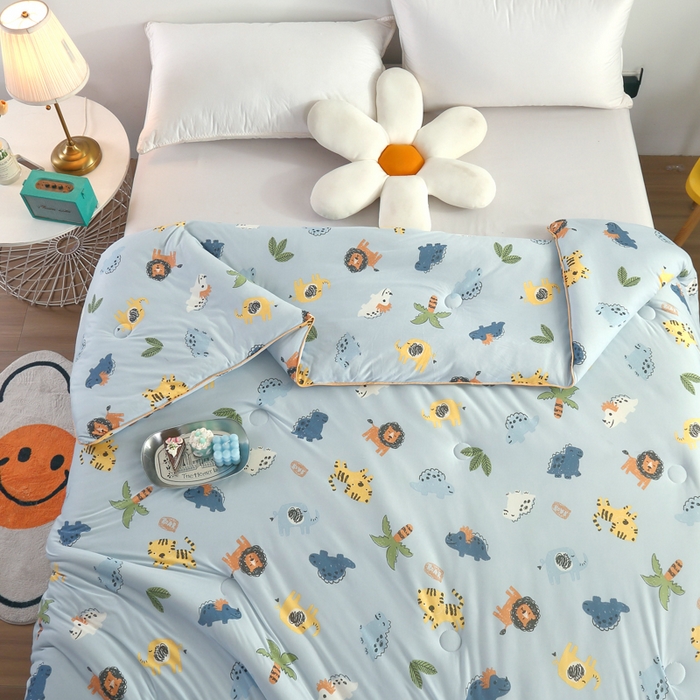 91家纺网 家纺一手货源 找家纺 小叮当家纺仓储工厂店 2026新款（全花型全花型大货 不断货）宝宝被子豆豆绒牛奶针织棉被子儿童被子豆豆被大豆被春秋被秋冬被 森林日记【A类针织棉面料母婴可用】