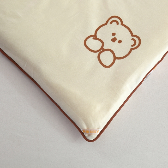 91家纺网 家纺一手货源 找家纺 小叮当家纺仓储工厂店 2026新款（全花型全花型大货 不断货）宝宝被子豆豆绒牛奶针织棉被子儿童被子豆豆被大豆被春秋被秋冬被 顽皮熊【A类针织棉面料母婴可用】