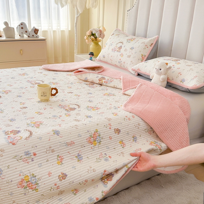 91家纺网 家纺一手货源 找家纺 （总）LIFE.丽芙 2025新款A类四季可用A版全棉数码印花B版牛奶绒单件夹棉炕盖床盖三件套