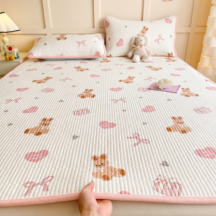 91家纺网 家纺一手货源 找家纺 （总）LIFE.丽芙 2025新款A类四季可用A版全棉数码印花B版牛奶绒单件夹棉床褥垫三件套