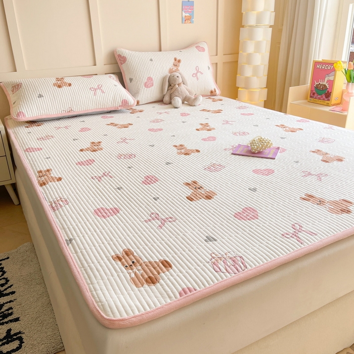 91家纺网 家纺一手货源 找家纺 （总）LIFE.丽芙 2025新款A类四季可用A版全棉数码印花B版牛奶绒单件夹棉床褥垫三件套