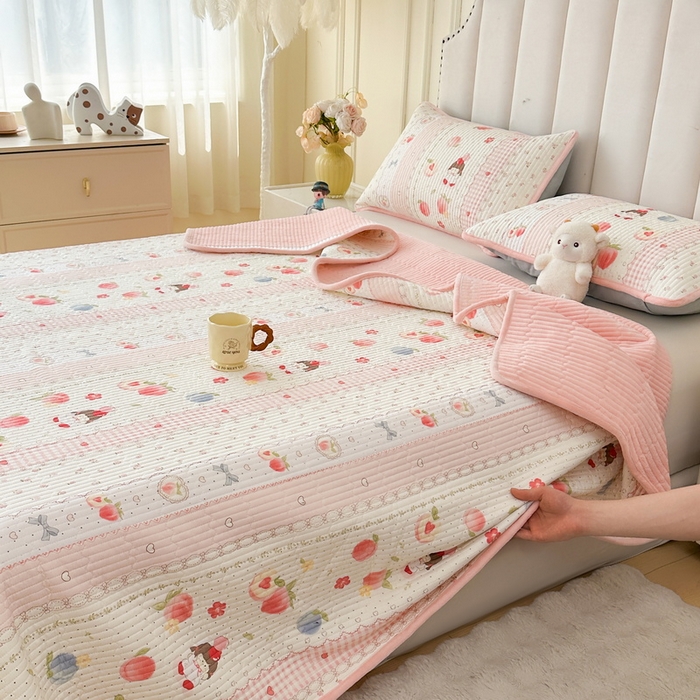 91家纺网 家纺一手货源 找家纺 （总）LIFE.丽芙 2025新款A类四季可用A版全棉数码印花B版牛奶绒单件夹棉炕盖床盖三件套