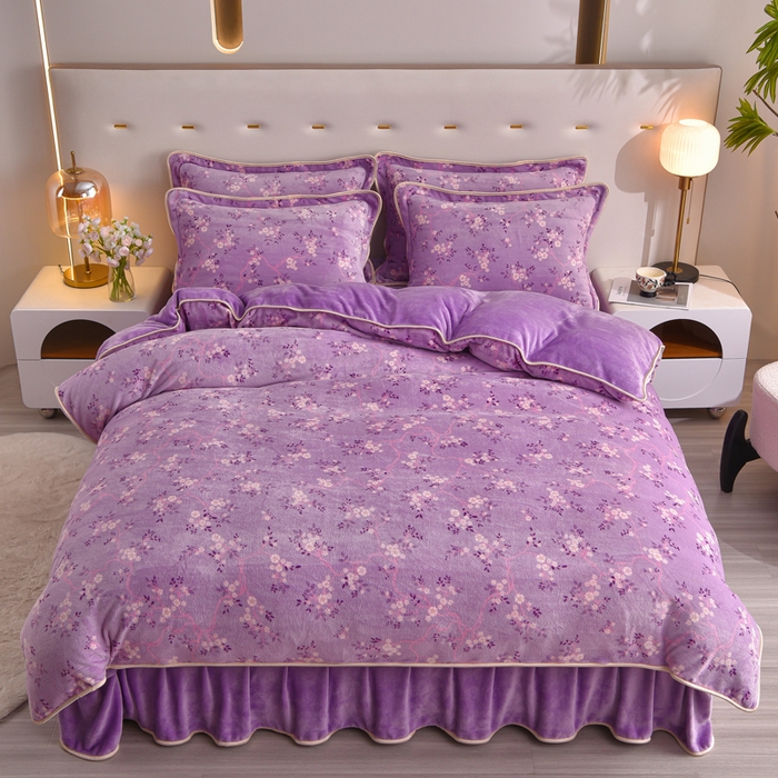 91家纺网 家纺一手货源 找家纺 （总）仟岸家纺 2025新款高克重床裙款印花牛奶绒四件套