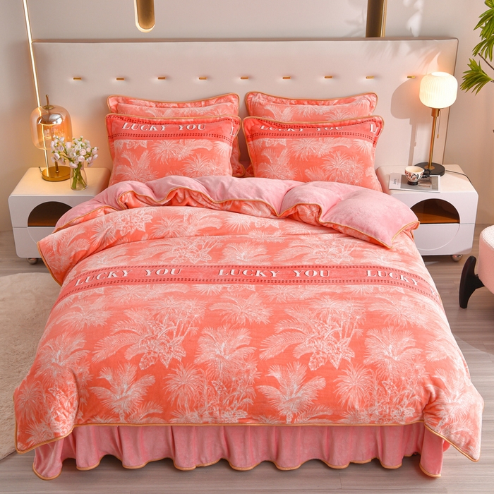 91家纺网 家纺一手货源 找家纺 （总）仟岸家纺 2025新款高克重床裙款印花牛奶绒四件套