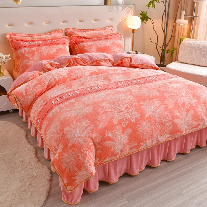 91家纺网 家纺一手货源 找家纺 （总）仟岸家纺 2025新款高克重床裙款印花牛奶绒四件套