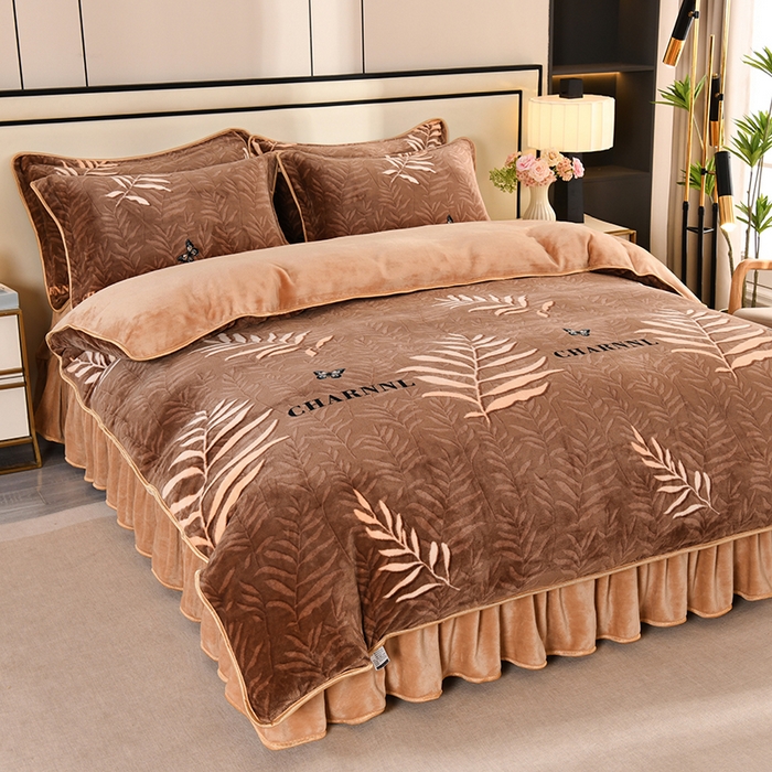 91家纺网 家纺一手货源 找家纺 仟岸家纺 2025新款高克重床裙款印花牛奶绒四件套 羽叶