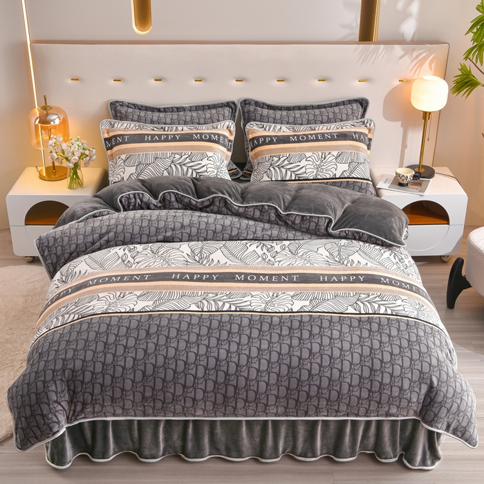 91家纺网 家纺一手货源 找家纺 （总）仟岸家纺 2025新款高克重床裙款印花牛奶绒四件套