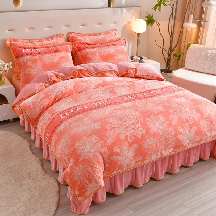 91家纺网 家纺一手货源 找家纺 （总）仟岸家纺 2025新款高克重床裙款印花牛奶绒四件套