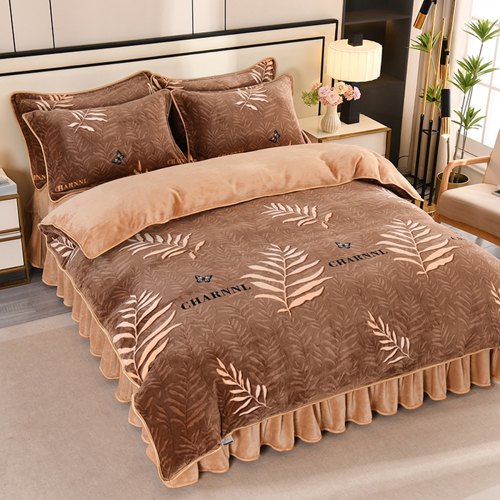 91家纺网 家纺一手货源 找家纺 仟岸家纺 2025新款高克重床裙款印花牛奶绒四件套 羽叶