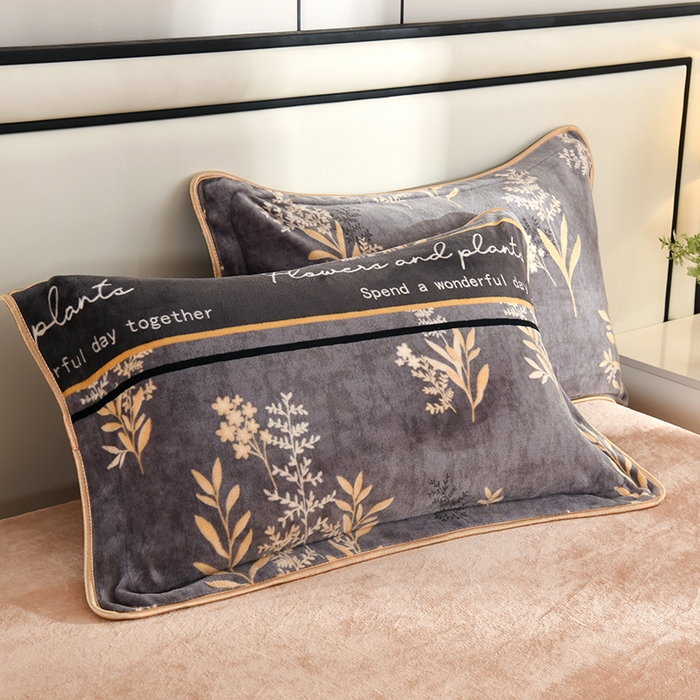 91家纺网 家纺一手货源 找家纺 仟岸家纺 2025新款高克重床裙款印花牛奶绒四件套 秋意浓