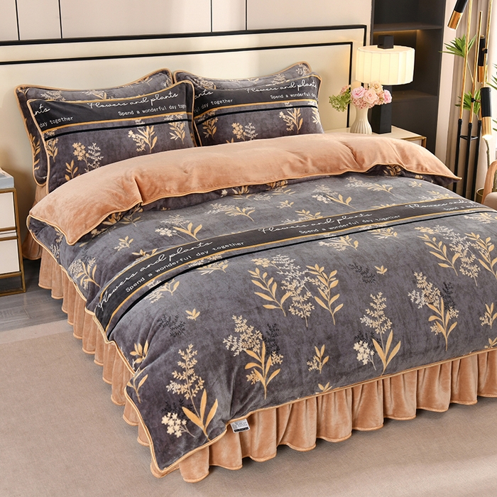 91家纺网 家纺一手货源 找家纺 仟岸家纺 2025新款高克重床裙款印花牛奶绒四件套 秋意浓