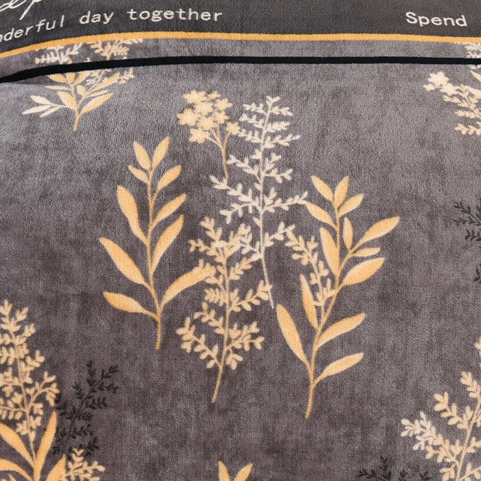 91家纺网 家纺一手货源 找家纺 仟岸家纺 2025新款高克重床裙款印花牛奶绒四件套 秋意浓