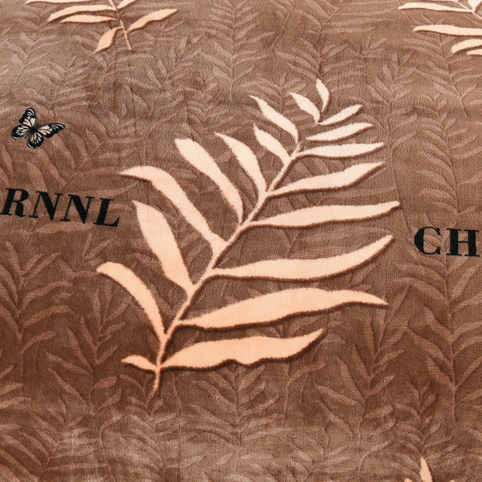 91家纺网 家纺一手货源 找家纺 仟岸家纺 2025新款高克重床裙款印花牛奶绒四件套 羽叶