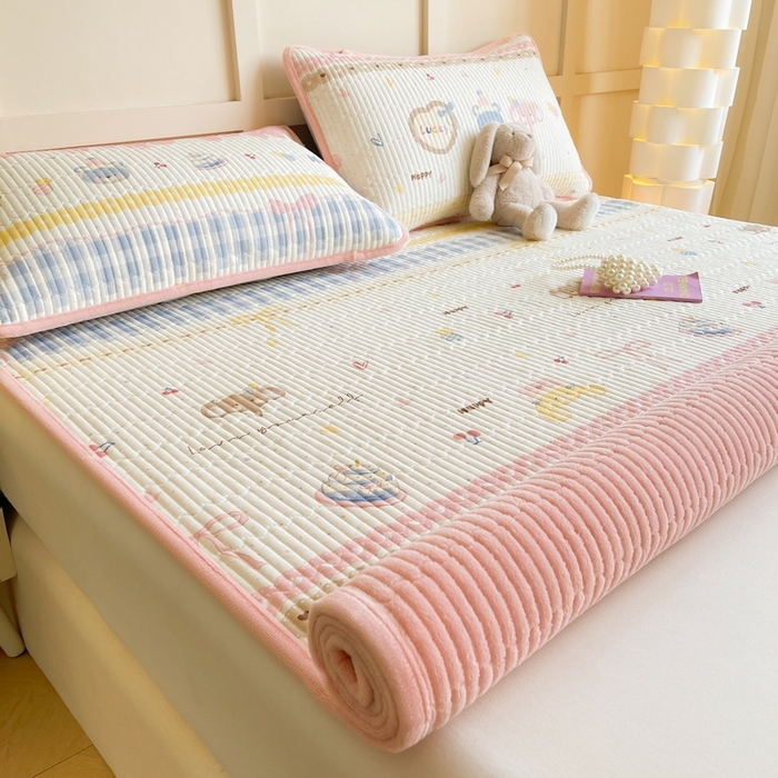 91家纺网 家纺一手货源 找家纺 LIFE.丽芙 2025新款A类四季可用A版全棉数码印花B版牛奶绒单件夹棉床褥垫三件套 床褥垫-乐园