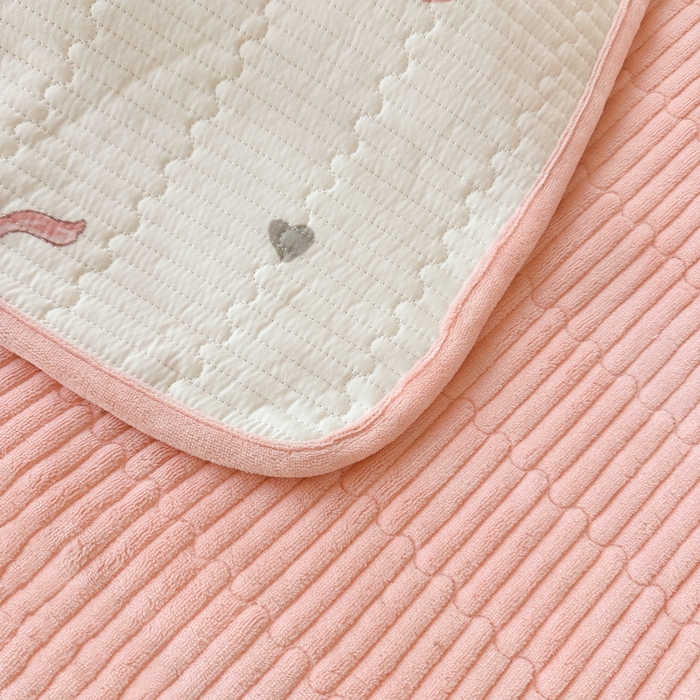 91家纺网 家纺一手货源 找家纺 LIFE.丽芙 2025新款A类四季可用A版全棉数码印花B版牛奶绒单件夹棉炕盖床盖三件套 床盖-安琪拉-粉