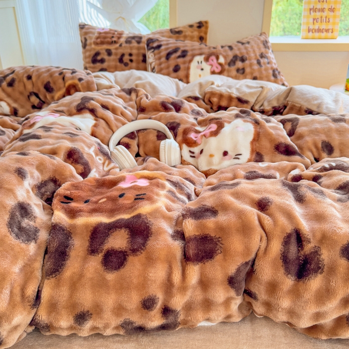 91家纺网 家纺一手货源 找家纺 仟岸家纺 2025新款泡泡绒印花四件套 豹猫