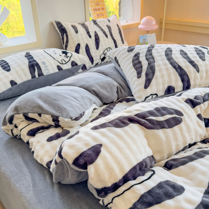 91家纺网 家纺一手货源 找家纺 仟岸家纺 2025新款泡泡绒印花四件套 奶猫