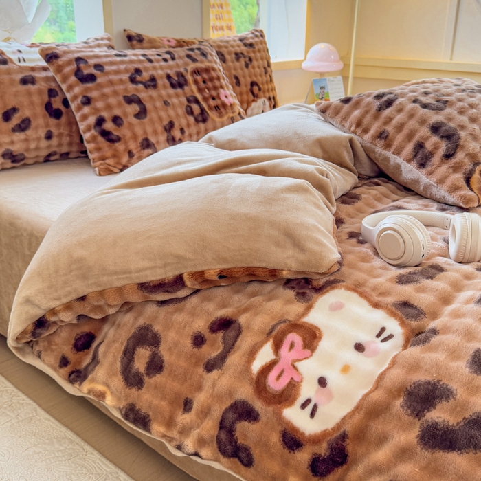 91家纺网 家纺一手货源 找家纺 仟岸家纺 2025新款泡泡绒印花四件套 豹猫