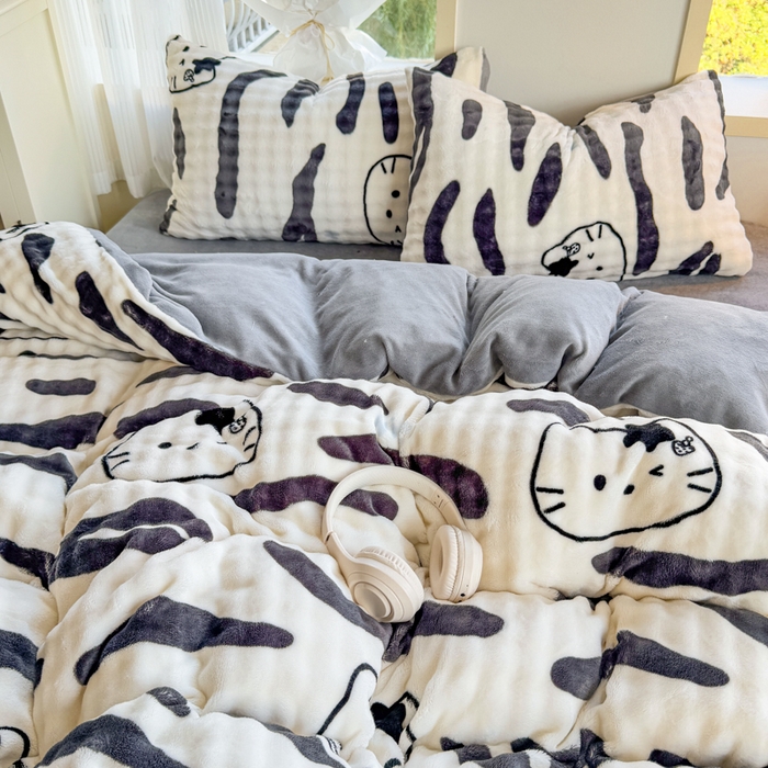 91家纺网 家纺一手货源 找家纺 仟岸家纺 2025新款泡泡绒印花四件套 奶猫