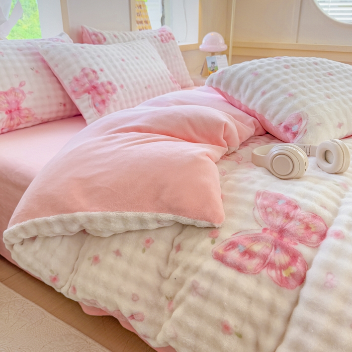 91家纺网 家纺一手货源 找家纺 仟岸家纺 2025新款泡泡绒印花四件套 蝶粉