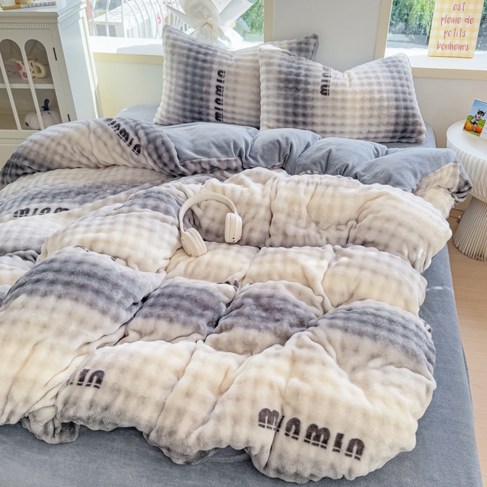 91家纺网 家纺一手货源 找家纺 仟岸家纺 2025新款泡泡绒印花四件套 高达灰