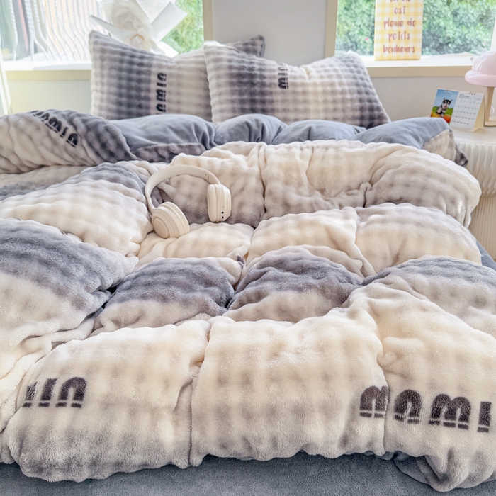 91家纺网 家纺一手货源 找家纺 仟岸家纺 2025新款泡泡绒印花四件套 高达灰