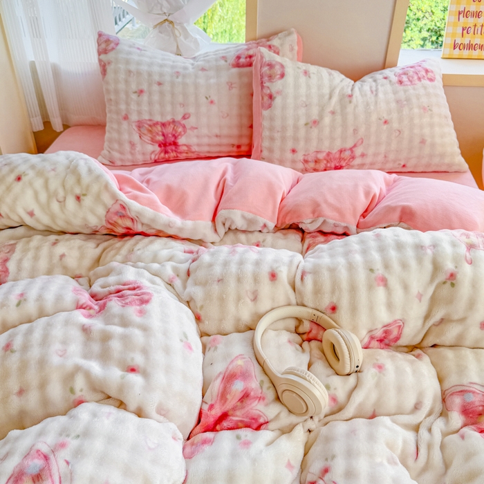 91家纺网 家纺一手货源 找家纺 仟岸家纺 2025新款泡泡绒印花四件套 蝶粉