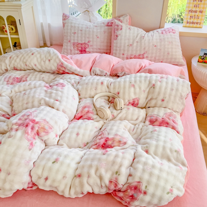 91家纺网 家纺一手货源 找家纺 仟岸家纺 2025新款泡泡绒印花四件套 蝶粉