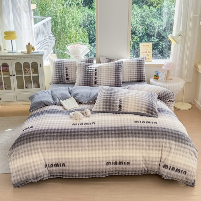 91家纺网 家纺一手货源 找家纺 仟岸家纺 2025新款泡泡绒印花四件套 高达灰