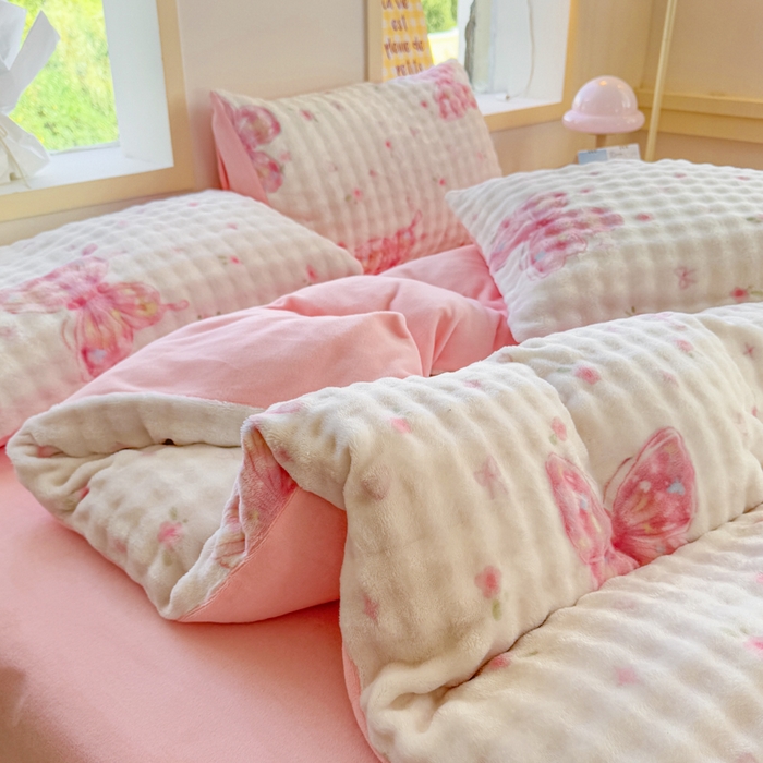 91家纺网 家纺一手货源 找家纺 仟岸家纺 2025新款泡泡绒印花四件套 蝶粉